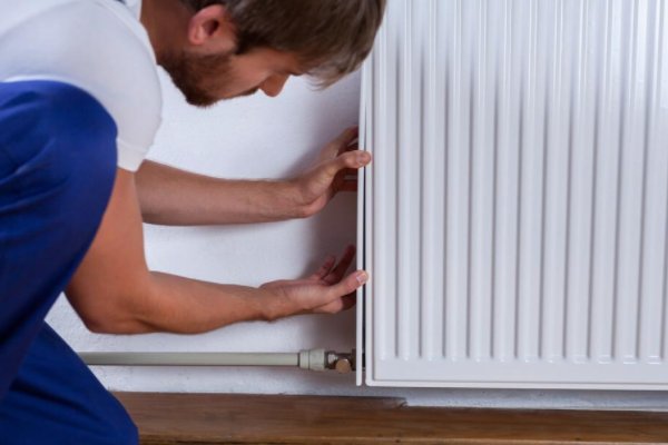 暖气不热放水的方法是什么？