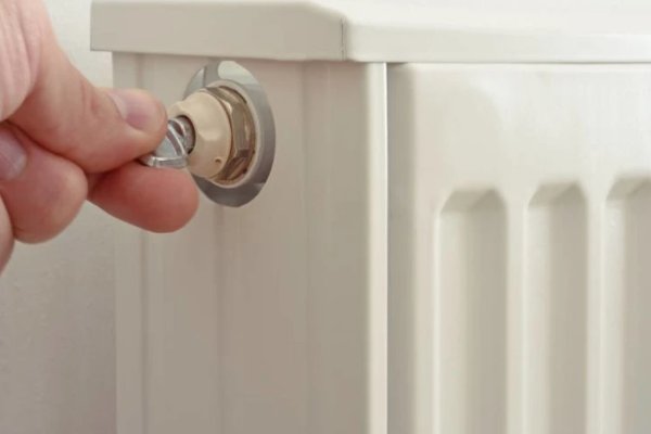 暖气不热放水的方法是什么？