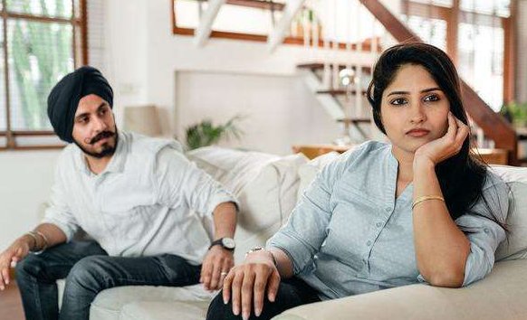 上海42岁女强人出轨28岁小伙，导致女儿被其捅死，事情的经过是怎样的？