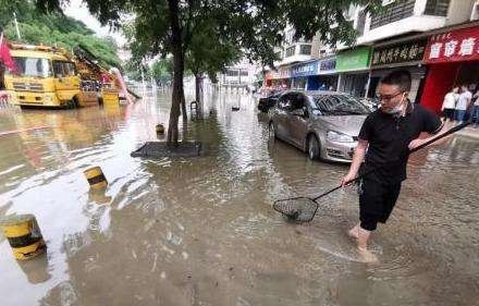 长江中下游各江段将迎洪峰，面对即将来临的洪峰该怎么做？