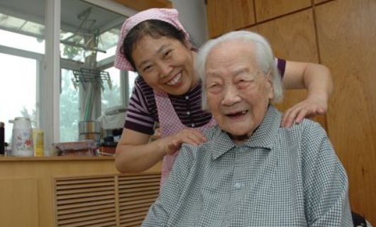 住家保姆多少钱一个月