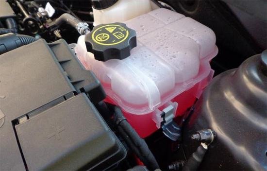 汽车防冻液加的太满了,有危险吗?