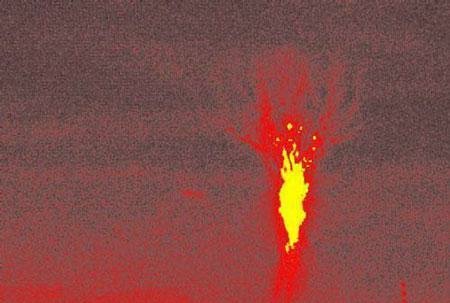 贵州天空出现闪电般红色发光体，这是因为什么？