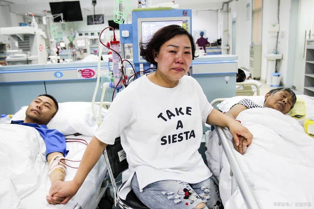 老婆让我伺候瘫痪的岳母洗澡，我拒绝后老婆要和我离婚，我错了吗？