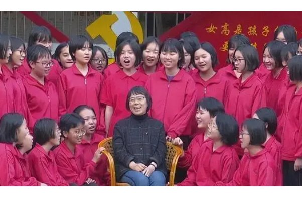 张桂梅是一个怎样的人？