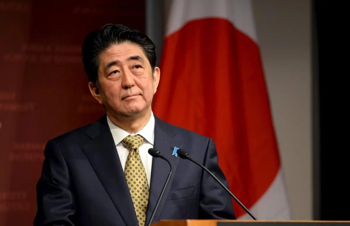 安倍遇袭前一刻曾与嫌疑人同框,嫌犯是如何隐藏在人群中的?