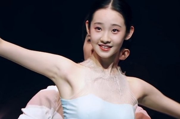 《超新星运动会》张艺凡绝美中国风冰舞，究竟有多绝？