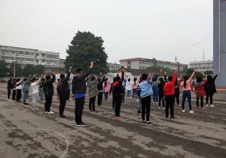 振臂运动的做法及作用