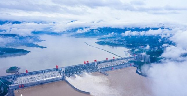 三峡水库为什么开了三个孔泄洪？