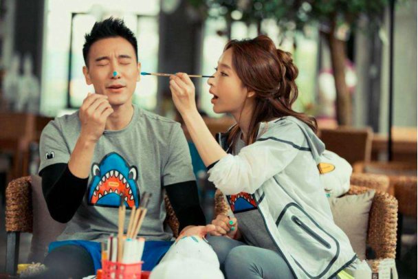 明明周围都是“单身狗”，为何却说7成95后已脱单？