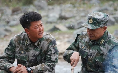 炊事班班长捡了三个炮弹的电视剧是什么？