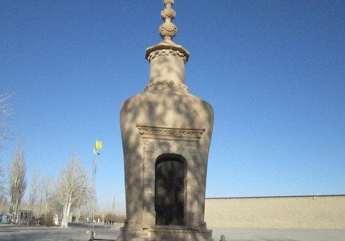 余秋雨的道士塔一文，以道士塔为题，有什么深刻的寓意？