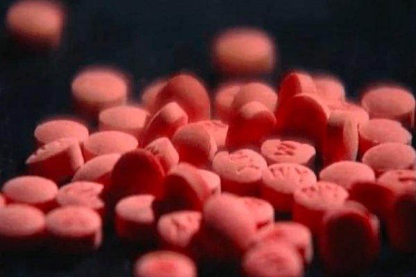 )是鸦片中最主要的生物碱,其中毒症状、成瘾症状及戒断症状多与鸦片相似。