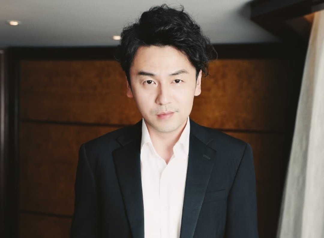 雷佳音回应碰掉话筒:拿这个奖太丢人了!他为什么这么说?