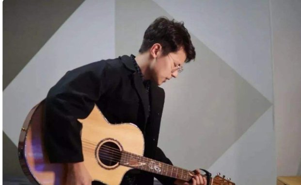 你迎着那道光会越过黑暗是什么歌