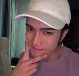 韩美娟拍毕业照，他的表情管理怎么样？