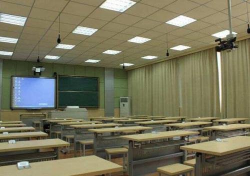 站楼道讲课,会不会影响教学质量呢?