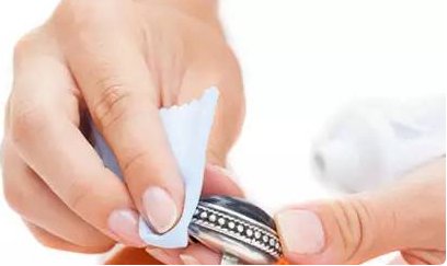 我的白金项链不亮了,用什么清洗啊