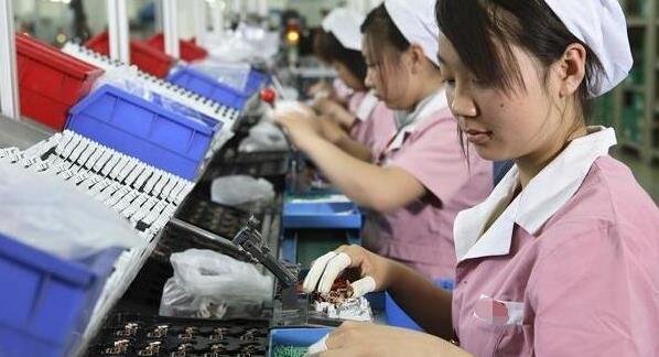 接亡夫工厂一年还债110万,她是如何独自撑起这家公司的?