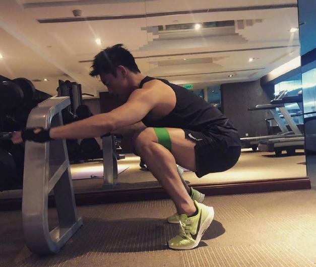 郑恺跳操时一直被刘畊宏点名,郑恺身材怎么样?