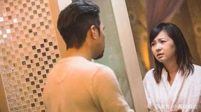 朋友老婆和我发生关系，她老公让我给10万私了，这属于敲诈吗？