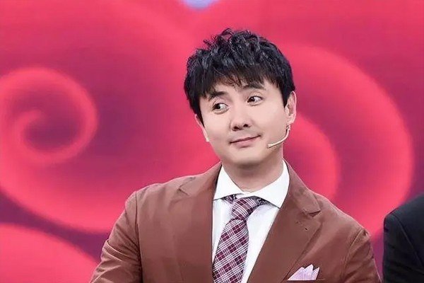 张艺谋评价沈腾