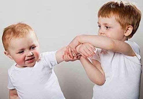 娃变成“暴力控”,是否和基因也有关?