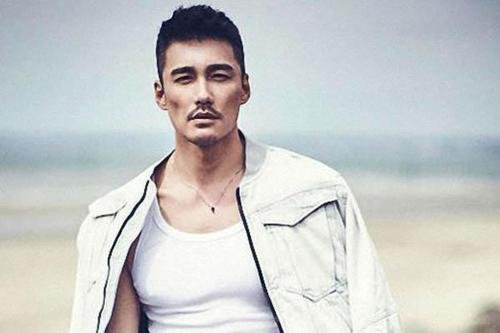 “不老男神”胡兵的亲哥哥，是因为什么原因入狱的？