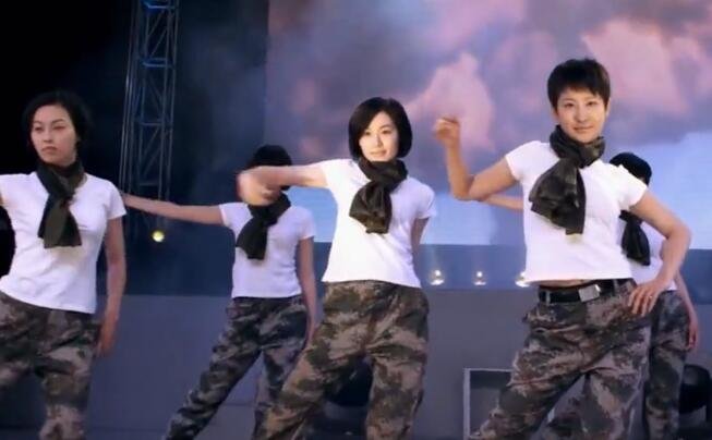 麻辣女兵第几集演汤小米跳舞