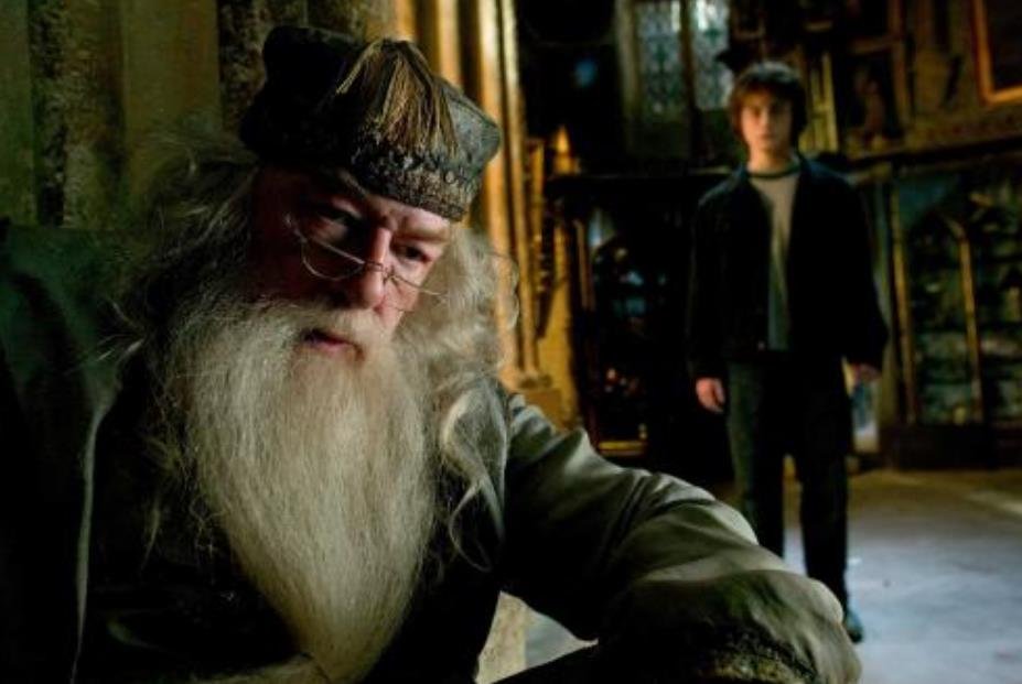 哈利波特中邓布利多的死因之谜？