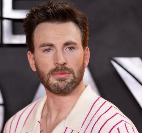 电影《灰人》在伦敦举行首映礼，这部电影讲述了一个怎样的故事？