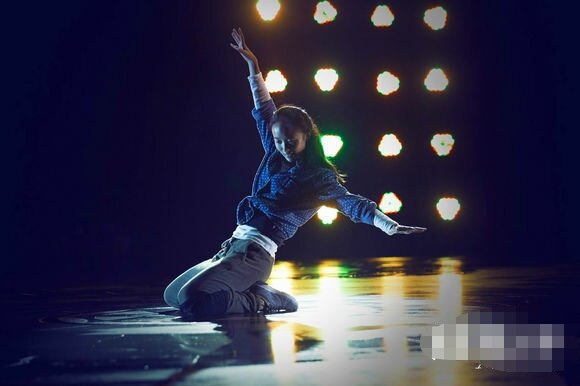 我是路人甲中得那首插曲叫什么？就是女孩在广场跳舞得时候那首背景音乐