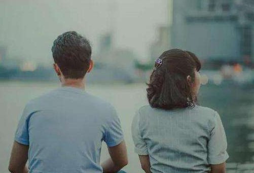 上海42岁女强人出轨28岁小伙，导致女儿被其捅死，事情的经过是怎样的？