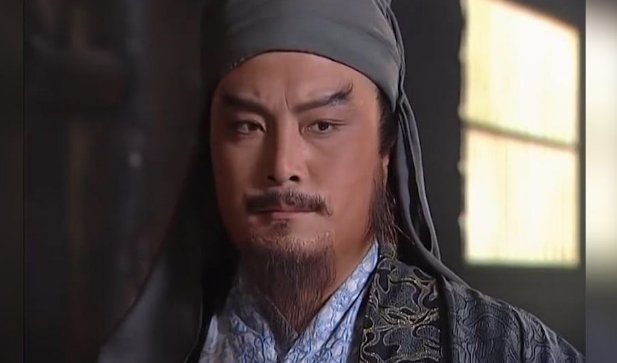 《水浒传》中吴用在卢俊义家写下的藏头反诗到底是哪个？