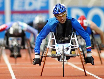 生活中有哪些真实的身残志坚的人物?