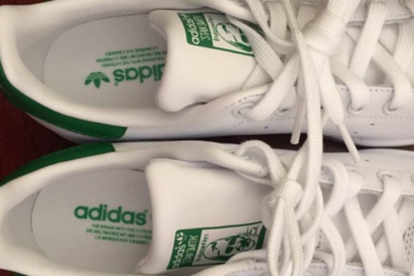 三叶草史密斯大童版和成人版的区别