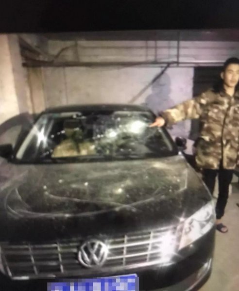 砸车刻老爸手机号是什么情况？