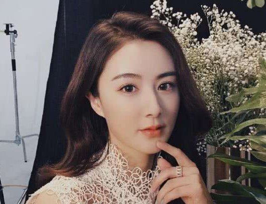 网红薇娅，摘掉假睫毛以后，颜值有什么变化吗？