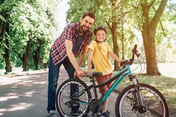 我是女孩父亲总是打我怎么办