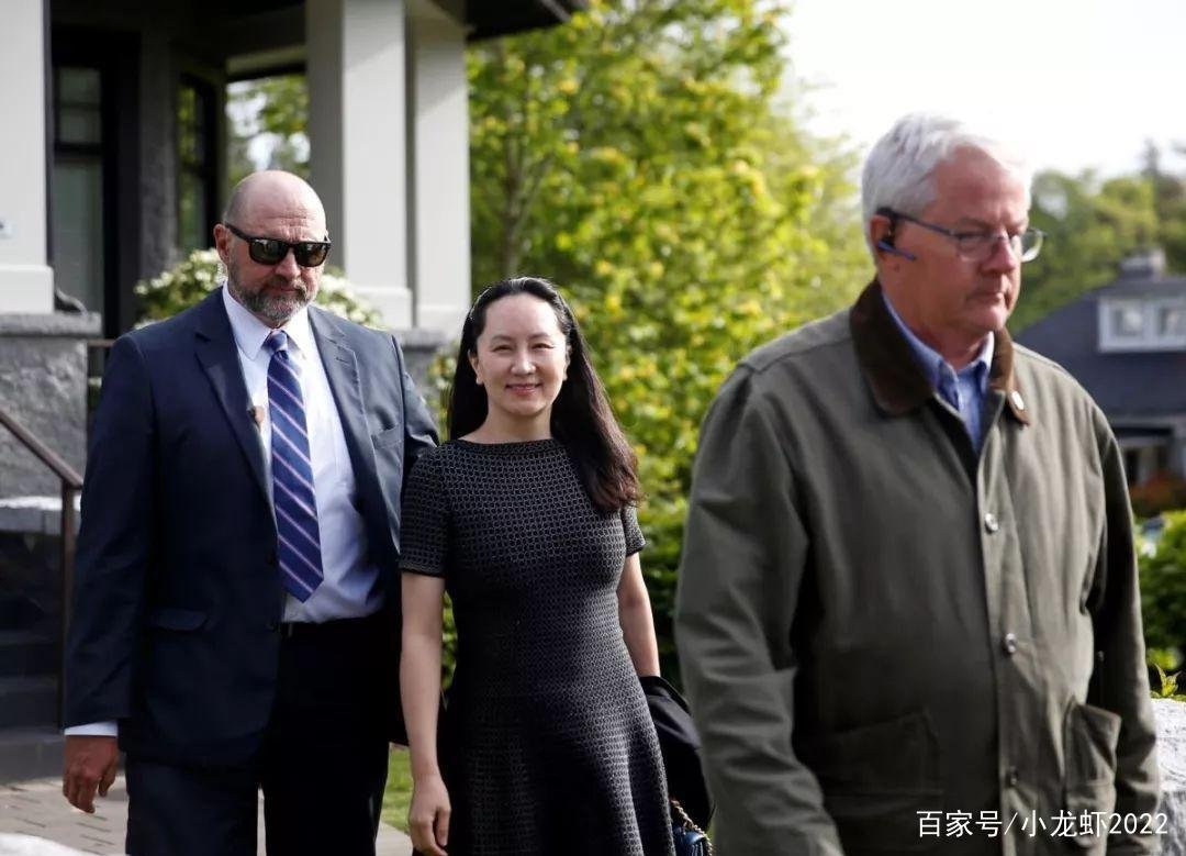 孟晚舟穿全套香奈儿大方秀身材,戴脚镣也超优雅,你爱了吗?