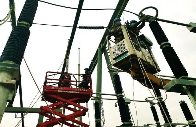 四川持续高温,达州一户外电线都热得冒烟了,供电公司对此是如何回应的?