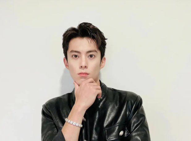 王鹤棣家庭背景