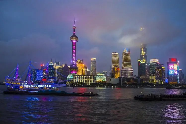 夜幕下的上海外滩细节描写是什么?