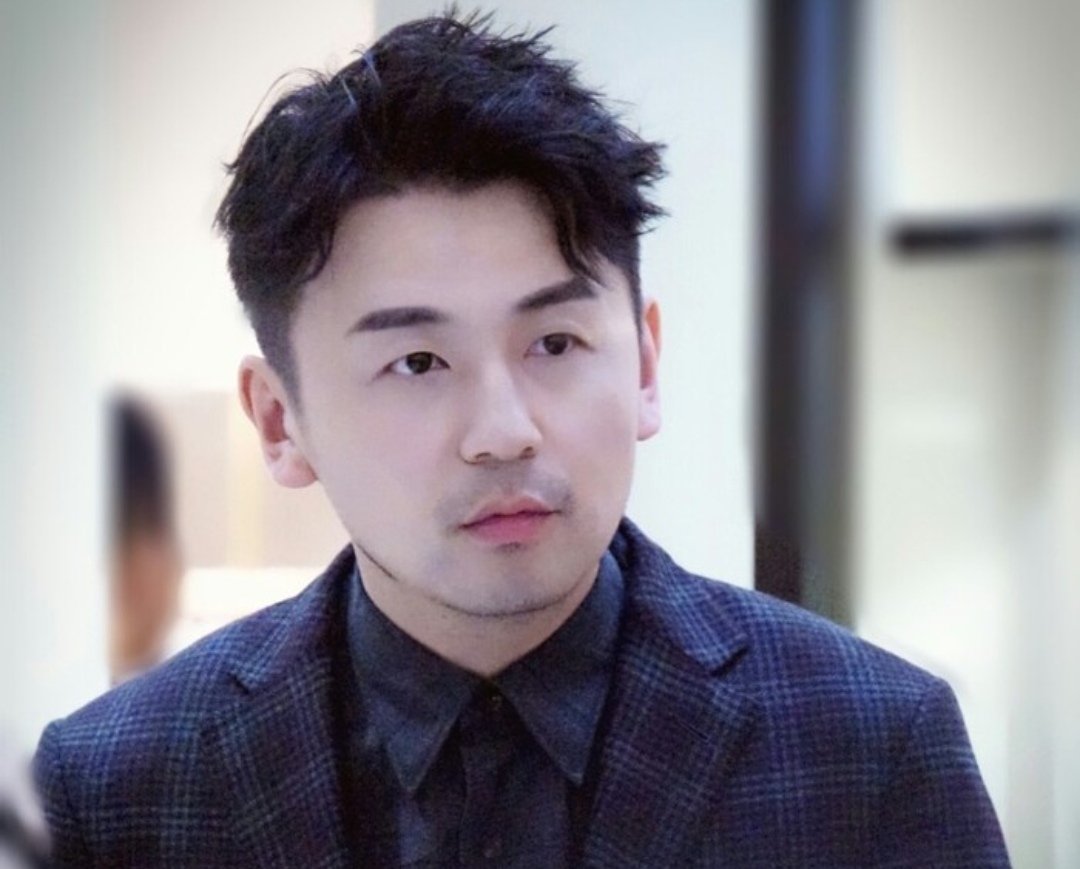 雷佳音回应碰掉话筒:拿这个奖太丢人了!他为什么这么说?