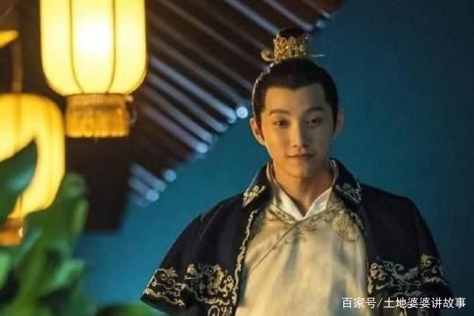 因“长笛一声人倚楼”赵嘏被人称为“赵倚楼”，由诗句获得雅号的人还有谁？