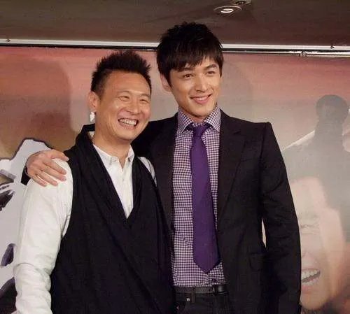 胡歌出现在哪个公司年会？