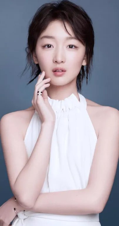 周冬雨是怎么被张艺谋发现的?