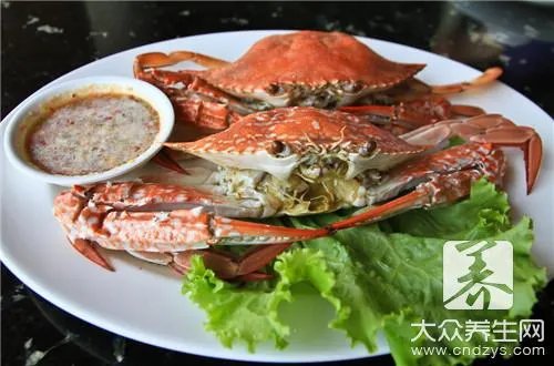 螃蟹柿子可以一起吃吗?