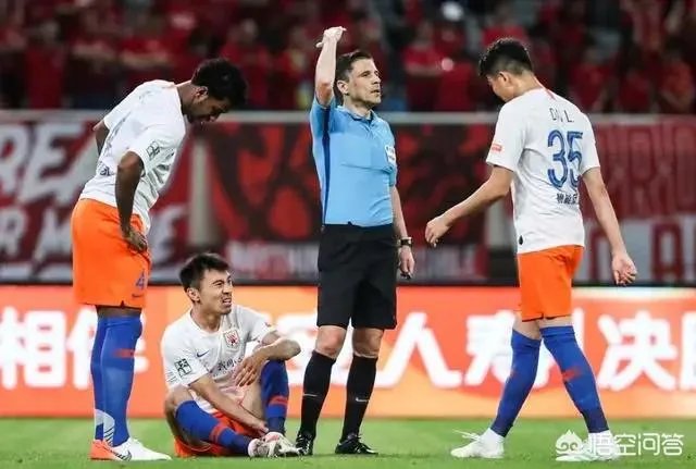 中超-针对昨晚被判手球犯规,蒿俊闵九宫格连发七个“算了”。对此你怎么看?