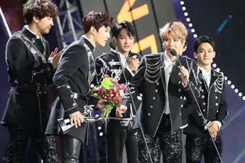 EXO庆祝出道九周年，你是EXO的老粉吗？